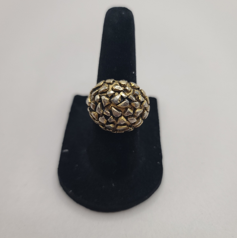 Vintage Gold Tone Large Textured Costume Cocktail Ring - Picture 1 of 3